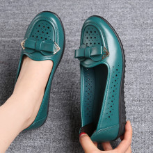 Spring and autumn mother's shoes soft sole comfortable leather single shoes middle and old age leather shoes female flat sole grandma's shoes
